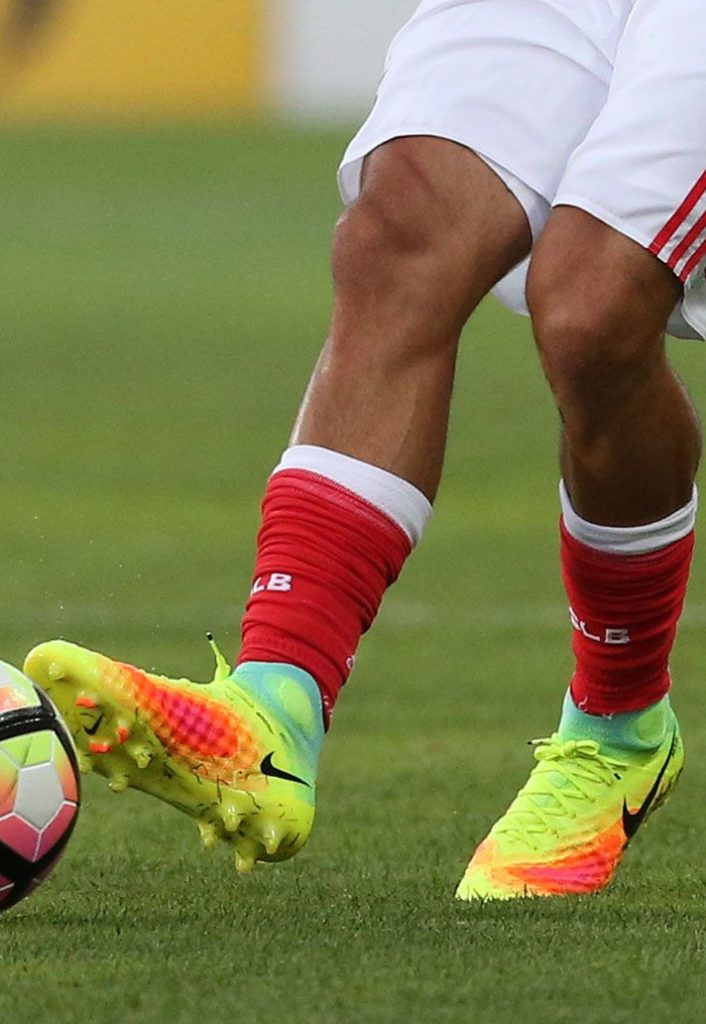 How to Choose the Best Artificial-Ground Boots to Prevent Injuries